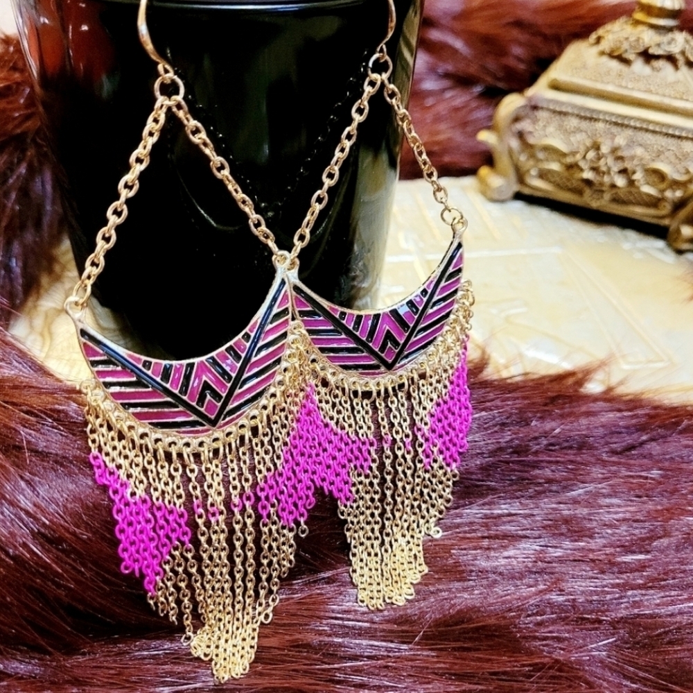 NWT Amrita Singh Hot Pink Geometric Gold Chandelier Earrings